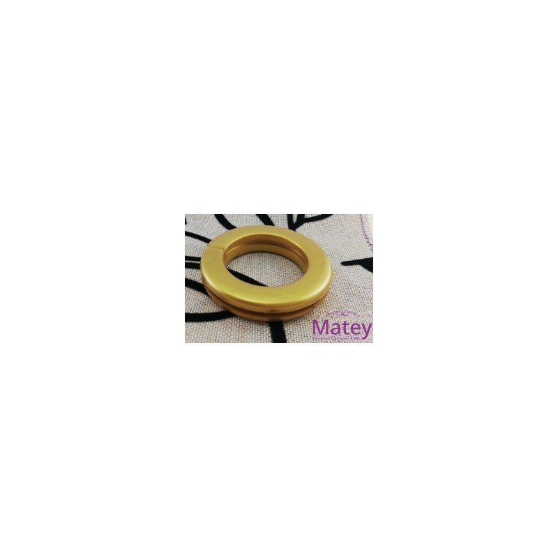 OJILLO PLASTICO GRANDE DORADO BRILLANTE, INTERIOR 45 MM EXTERIOR 73 MM MARCA DM.