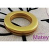 OJILLO PLASTICO GRANDE DORADO BRILLANTE, INTERIOR 45 MM EXTERIOR 73 MM MARCA DM.