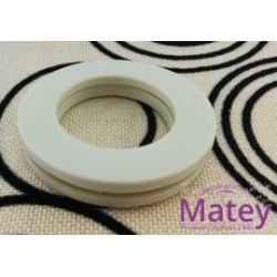 OJILLO PLASTICO CHICO HUESO MATE, INTERIOR 38 MM EXTERIOR 62 MM MARCA DM