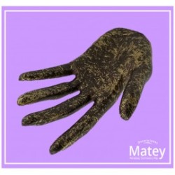 MANO ARTESANAL EN ALUMINIO PINTADO COLOR ORO VIEJO