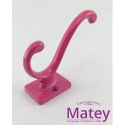 PERCHERO DOBLE BASE CUADRADA COLOR ROSA.