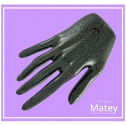 MANO ARTESANAL EN ALUMINIO PINTADO COLOR NEGRO BEING.