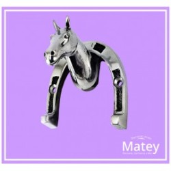 PERCHERO CORCEL CON BASE HERRADURA EN ALUMINIO PULIDO